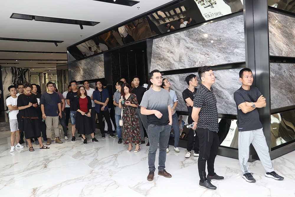 设计师认真的了解蜜桃视频网站入口的企业文化和蜜桃视频APP在线免费观看